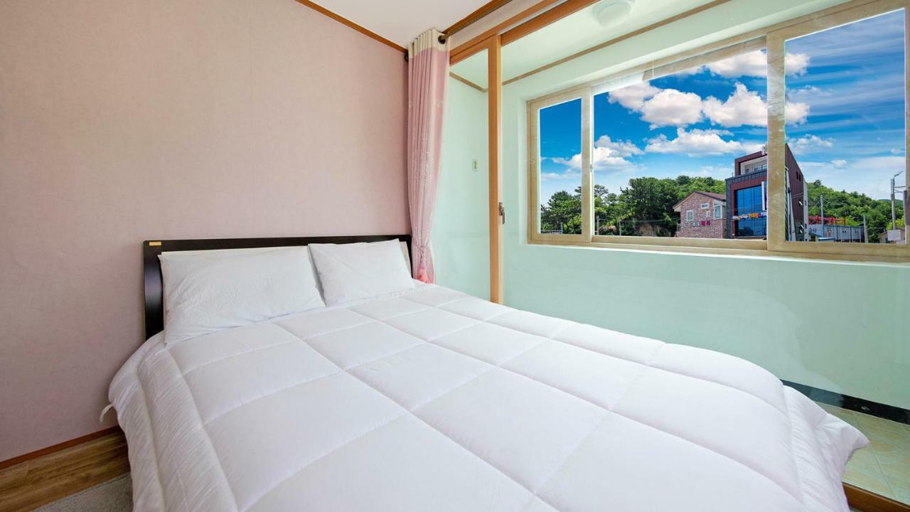 Samcheok Sol Beach Pension Exteriör bild