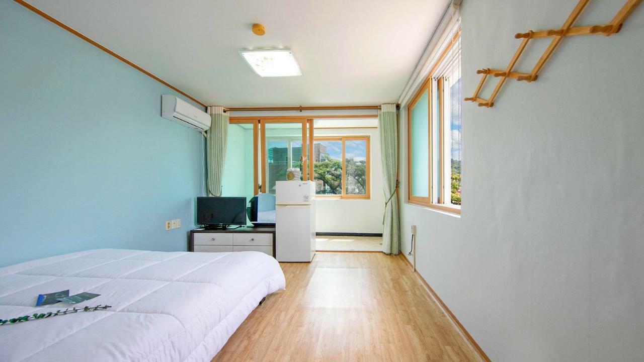 Samcheok Sol Beach Pension Exteriör bild