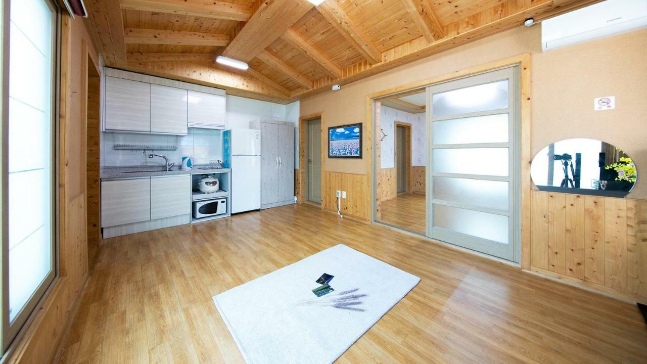 Samcheok Sol Beach Pension Exteriör bild