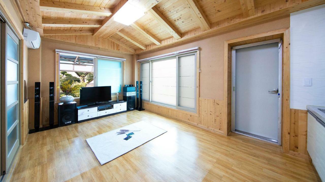 Samcheok Sol Beach Pension Exteriör bild