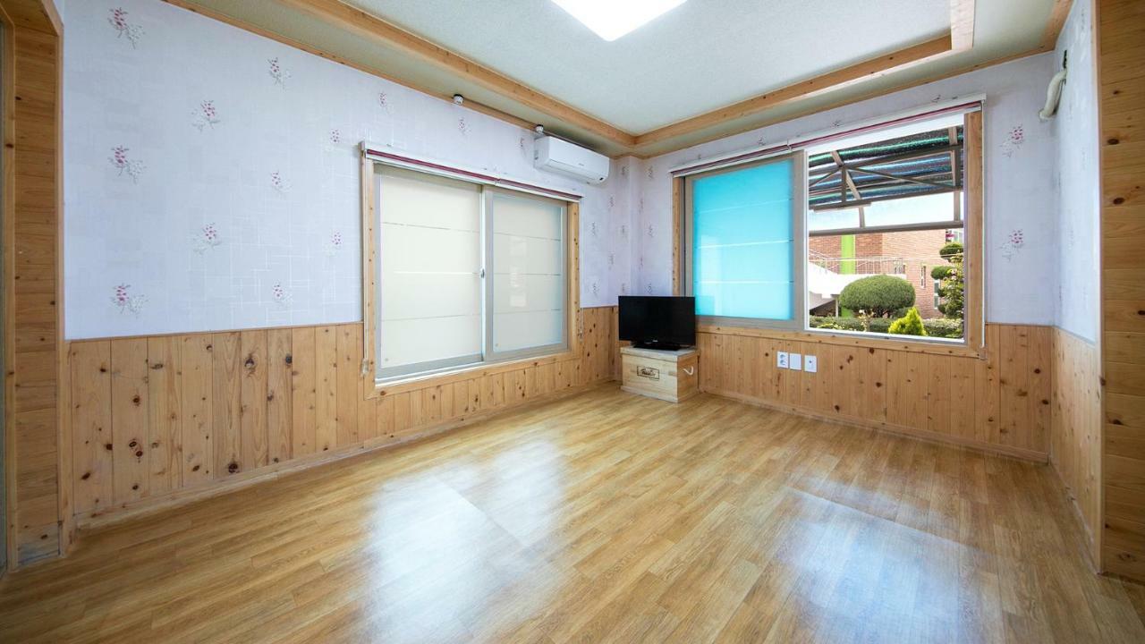 Samcheok Sol Beach Pension Exteriör bild